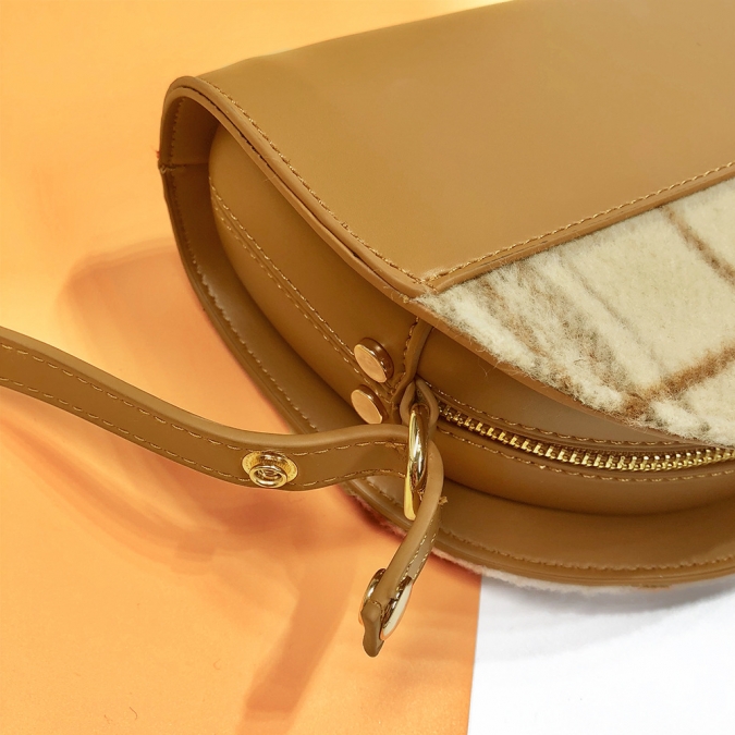 Fashionable Plaid Small Bag Slung Plush Square Bag 