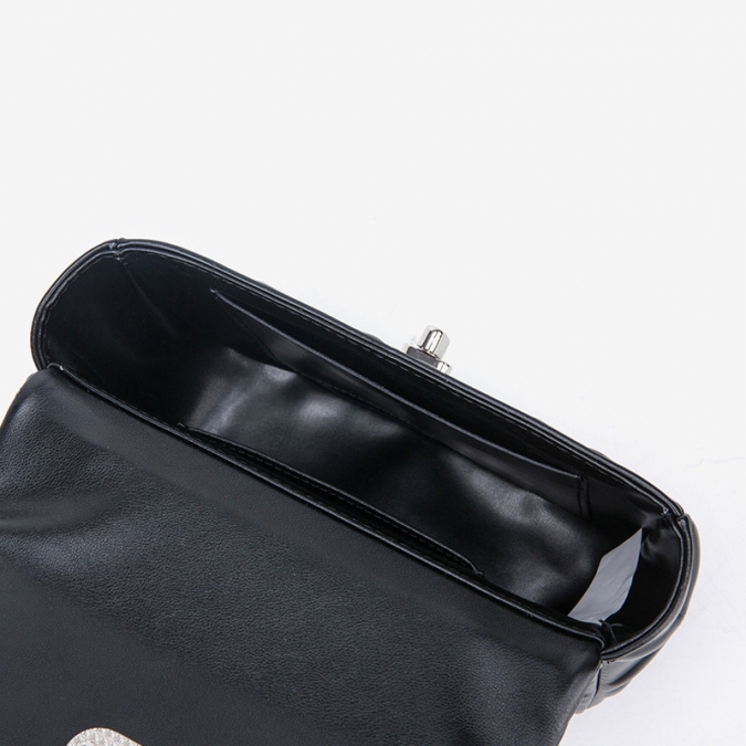 черные кожаные стеганые сумочки через плечо с цепочкой 